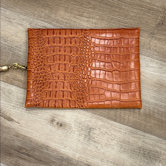 Makeup Junkie Embossed Leather makeup pouch El Dorado Cognac Bubble Gator - Picture 4 of 9